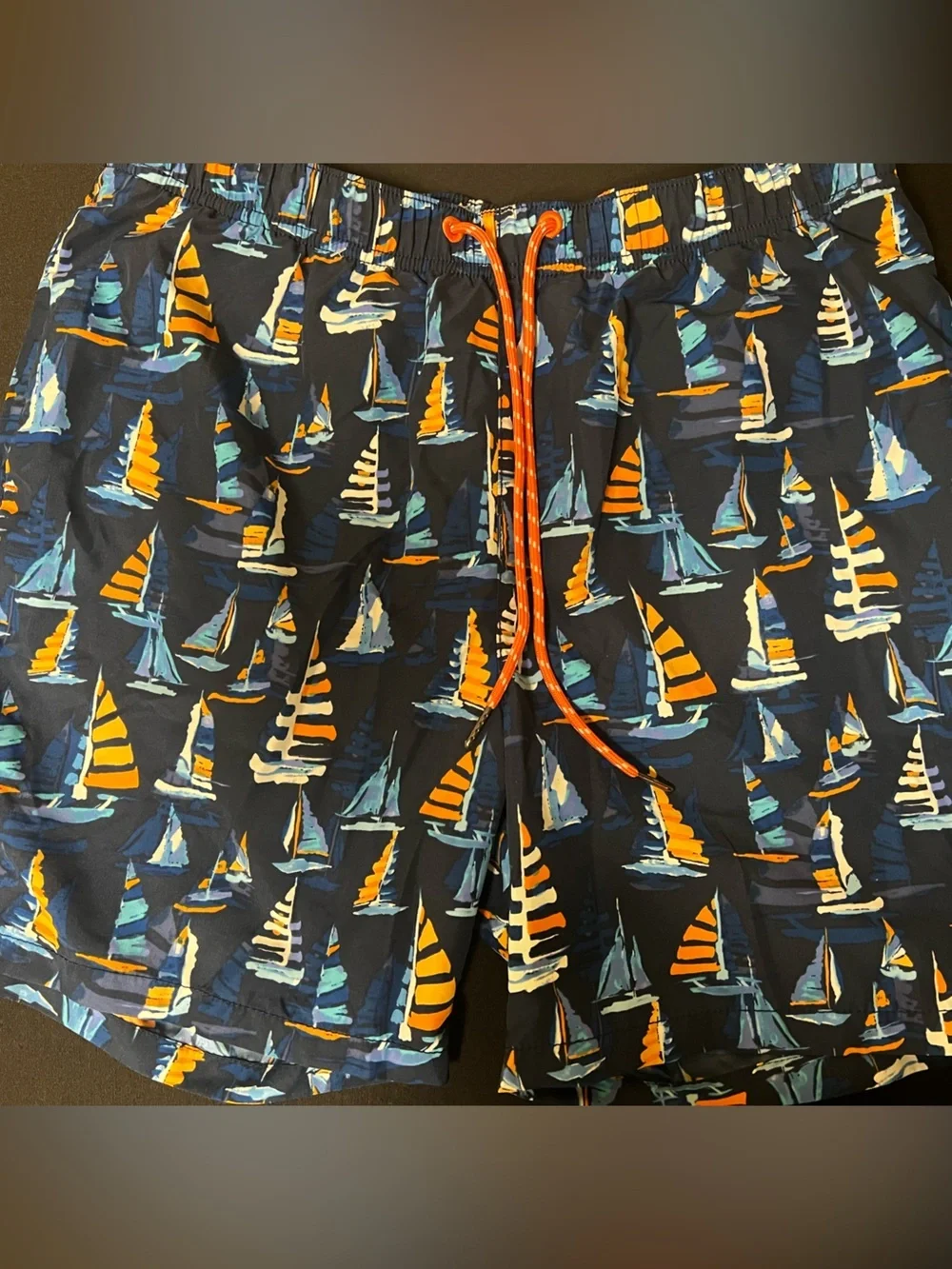TOMMY BAHAMA RELAX NAVY TRUNKS W/ORANGE/LT BLUE SAILBOAT PRINT. MEDIUM